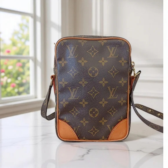 Louis Vuitton Monogram Danube Crossbody Bag - EXCELLENT - Year 2002 ✨ - Picture 8 of 16